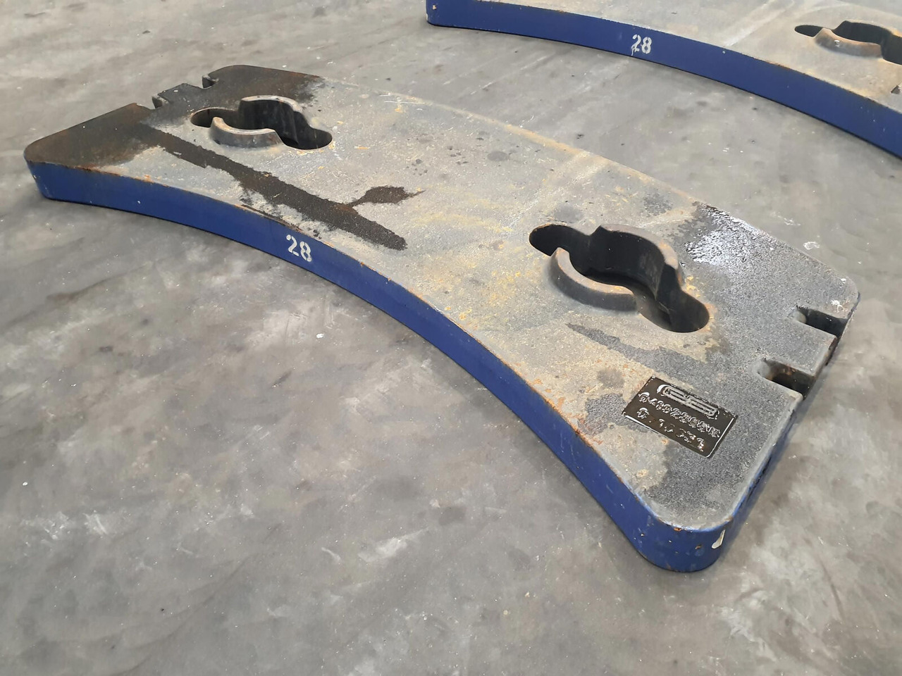 Grove GMK 4090 counterweight 2.3T - Contrapeso para Grua móvel: foto 1 Grove GMK 4090 counterweight 2.3T - Contrapeso para Grua móvel: foto 1