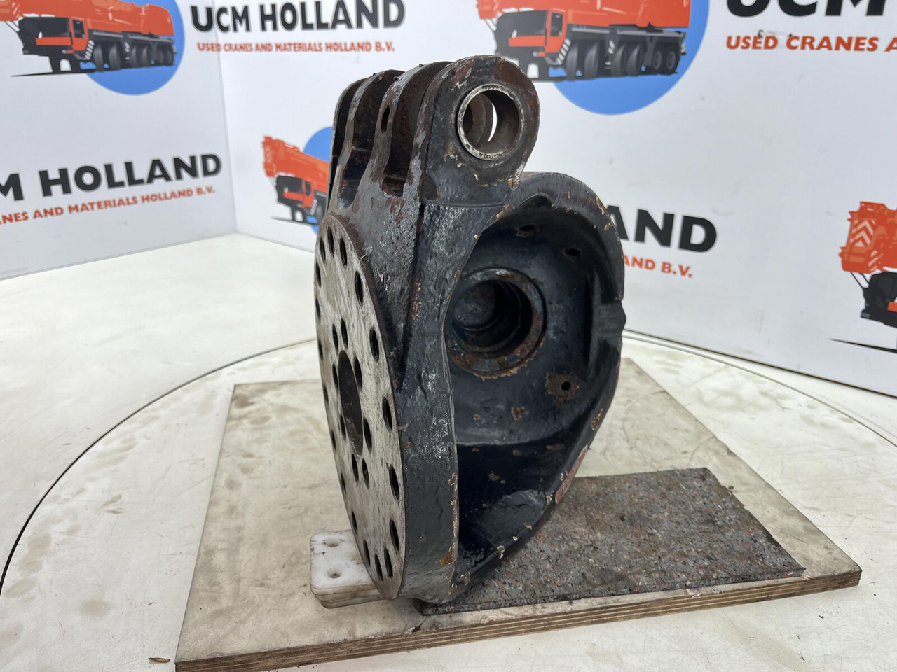 Grove GMK Steering knuckle 12 holes - Manga de eixo para Grua móvel: foto 5 Grove GMK Steering knuckle 12 holes - Manga de eixo para Grua móvel: foto 5