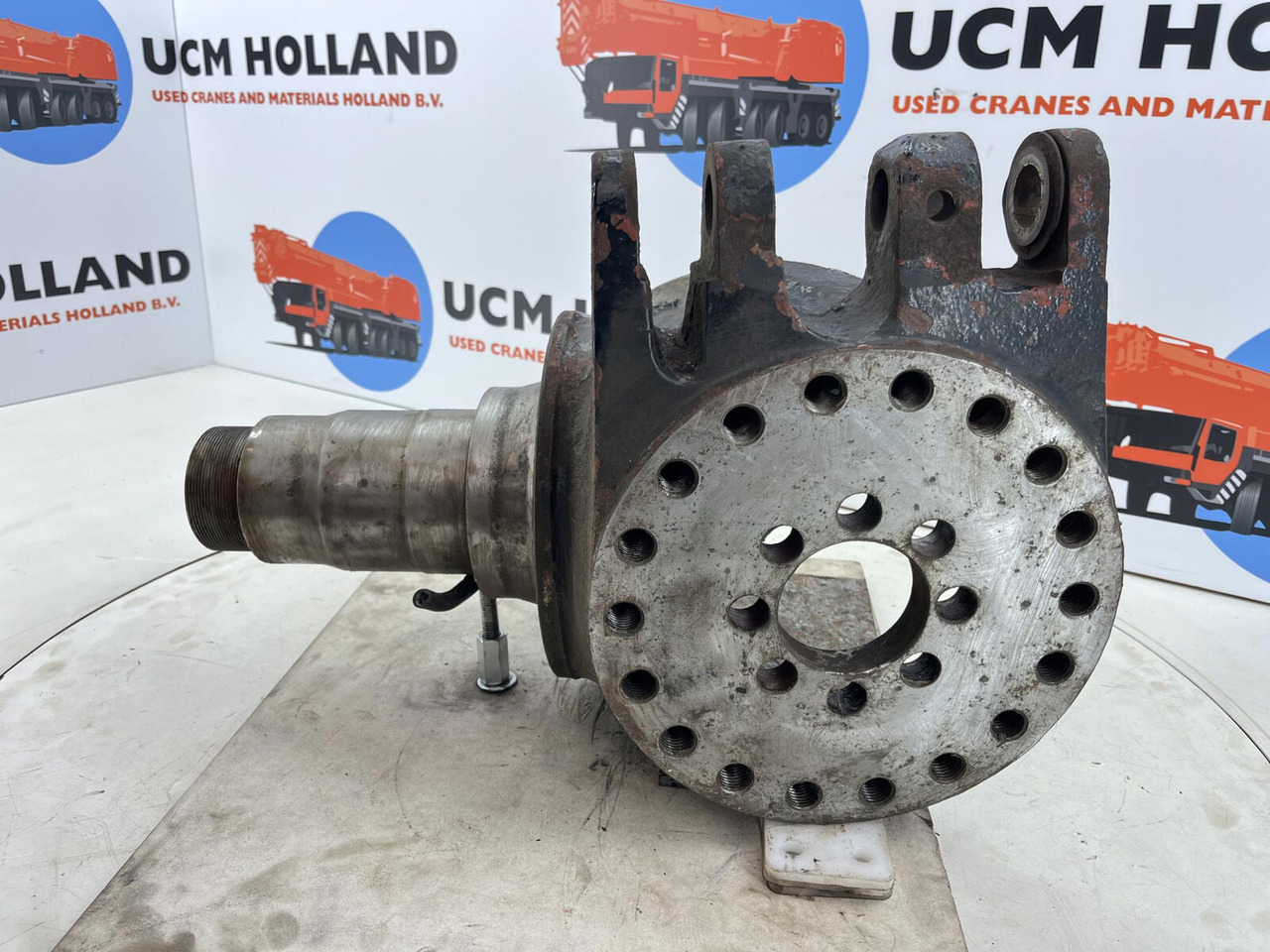 Grove GMK Steering knuckle 12 holes - Manga de eixo para Grua móvel: foto 4 Grove GMK Steering knuckle 12 holes - Manga de eixo para Grua móvel: foto 4