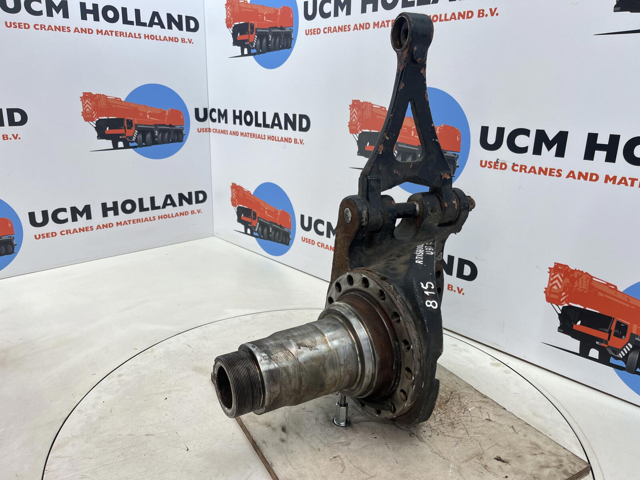 Grove GMK Steering knuckle 16 holes - Manga de eixo para Grua móvel: foto 1 Grove GMK Steering knuckle 16 holes - Manga de eixo para Grua móvel: foto 1