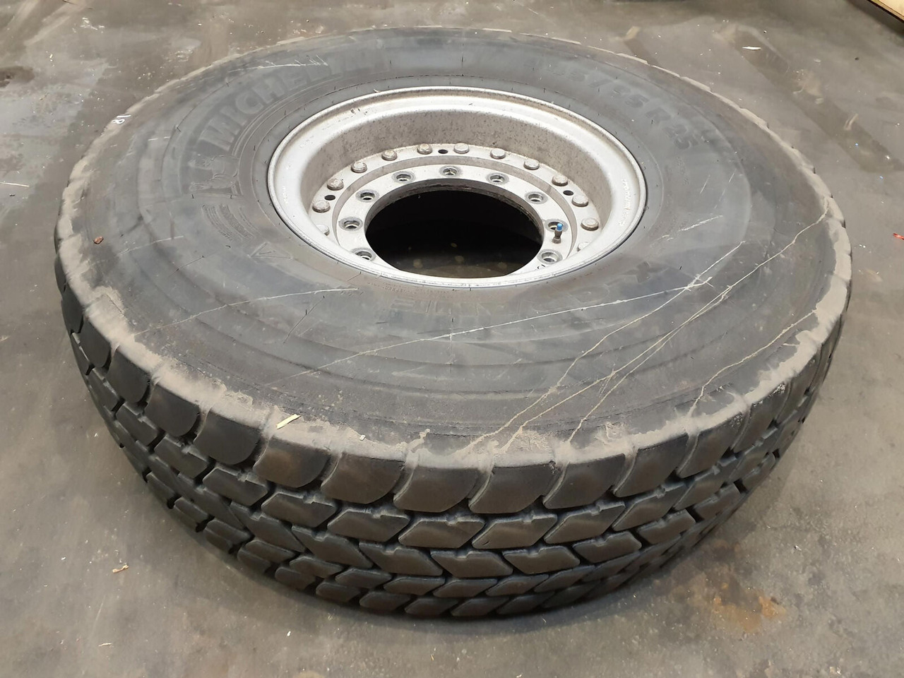 Grove Wheel 445/95R25 12 13.4 2p alu - Roda completa para Guindaste: foto 2 Grove Wheel 445/95R25 12 13.4 2p alu - Roda completa para Guindaste: foto 2