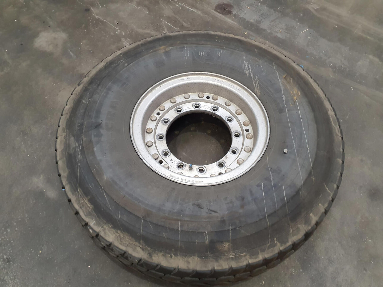 Grove Wheel 445/95R25 12 13.4 2p alu - Roda completa para Guindaste: foto 1 Grove Wheel 445/95R25 12 13.4 2p alu - Roda completa para Guindaste: foto 1