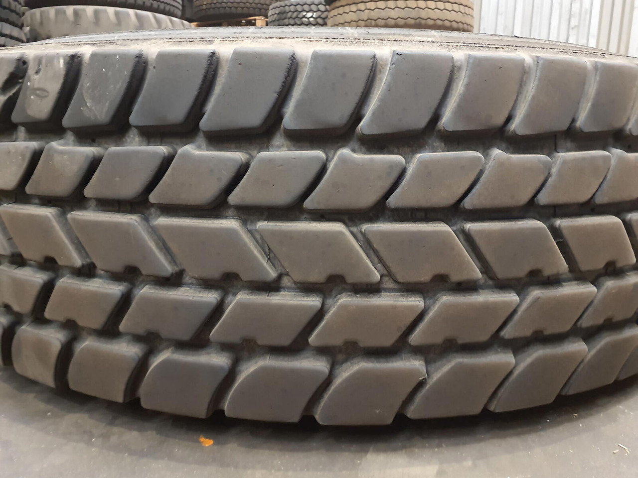Grove Wheel 445/95R25 12 13.4 2p alu - Roda completa para Guindaste: foto 3 Grove Wheel 445/95R25 12 13.4 2p alu - Roda completa para Guindaste: foto 3