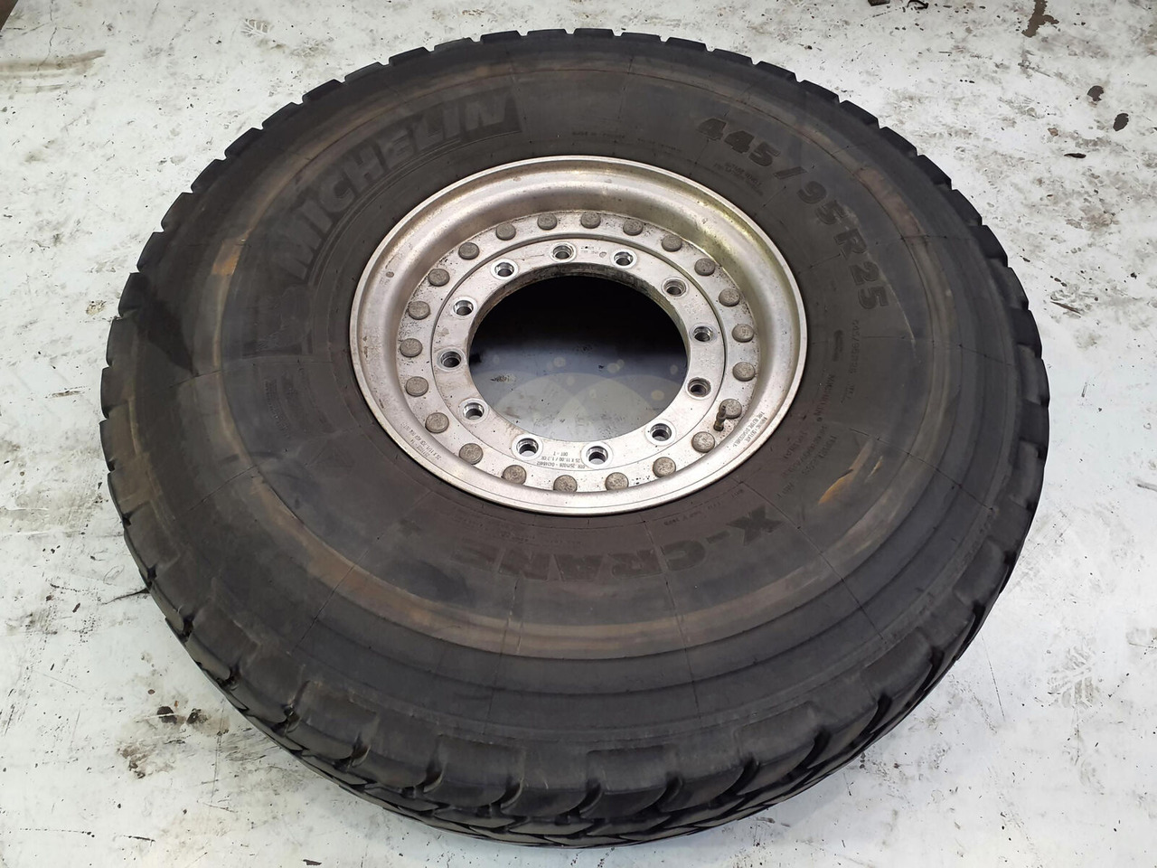 Grove Wheel 445/95R25 12 9 2p alu - Roda completa para Guindaste: foto 3 Grove Wheel 445/95R25 12 9 2p alu - Roda completa para Guindaste: foto 3