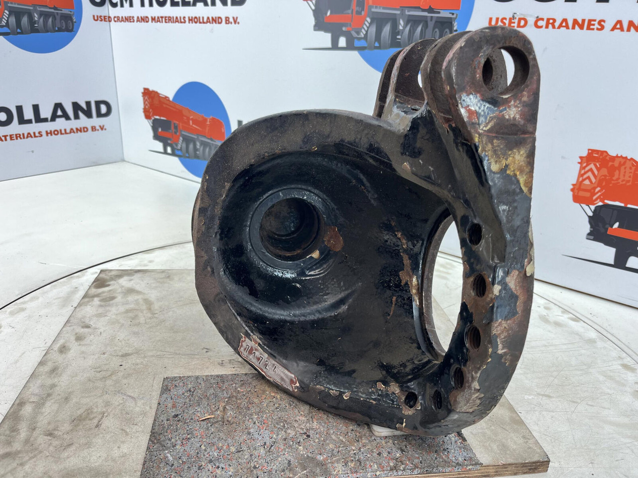 Krupp KMK 3045 Steering knuckle 16 holes - Manga de eixo para Grua móvel: foto 5 Krupp KMK 3045 Steering knuckle 16 holes - Manga de eixo para Grua móvel: foto 5