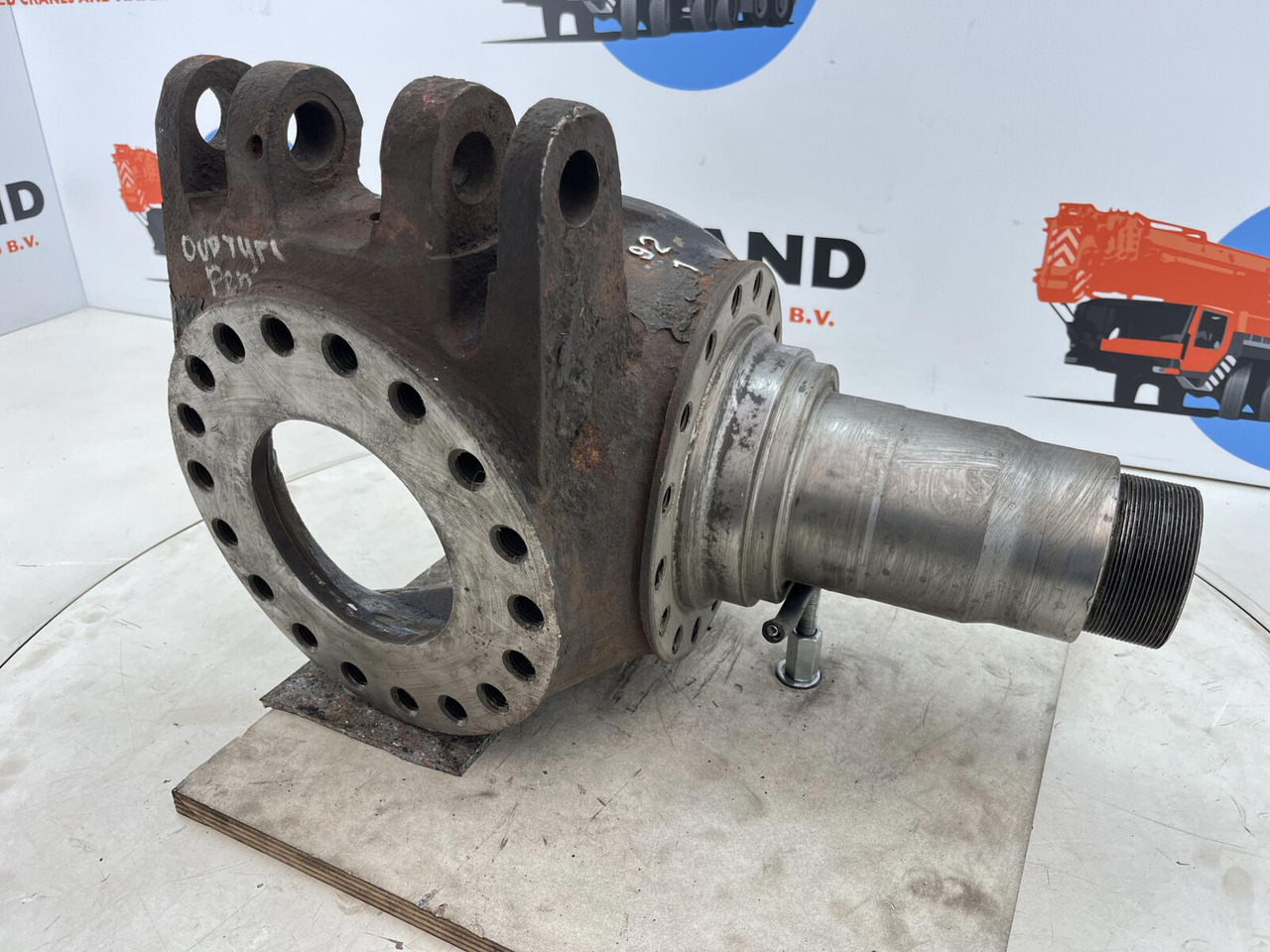 Krupp KMK 3045 Steering knuckle 16 holes - Manga de eixo para Grua móvel: foto 3 Krupp KMK 3045 Steering knuckle 16 holes - Manga de eixo para Grua móvel: foto 3