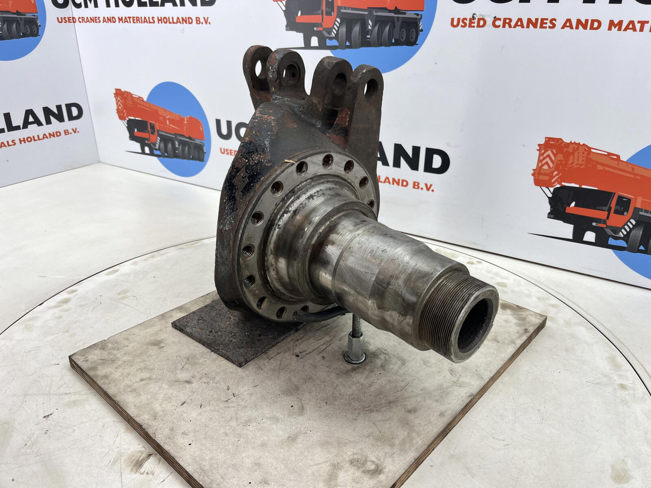 Krupp KMK 3045 Steering knuckle 16 holes - Manga de eixo para Grua móvel: foto 3 Krupp KMK 3045 Steering knuckle 16 holes - Manga de eixo para Grua móvel: foto 3