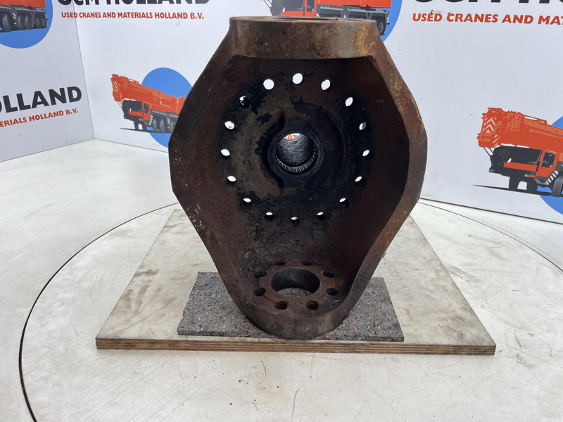 Krupp KMK 5100 Steering knuckle 16 holes axle 1 - Manga de eixo para Guindaste: foto 5 Krupp KMK 5100 Steering knuckle 16 holes axle 1 - Manga de eixo para Guindaste: foto 5