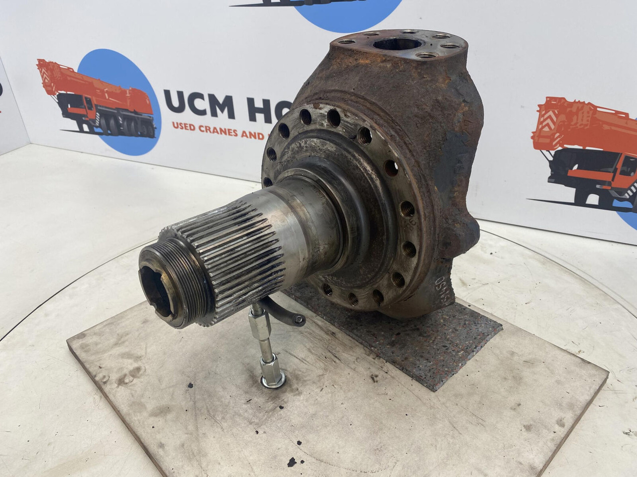 Liebherr LTM 1025 Steering knuckle 16 holes axle 1 - Manga de eixo para Grua móvel: foto 1 Liebherr LTM 1025 Steering knuckle 16 holes axle 1 - Manga de eixo para Grua móvel: foto 1