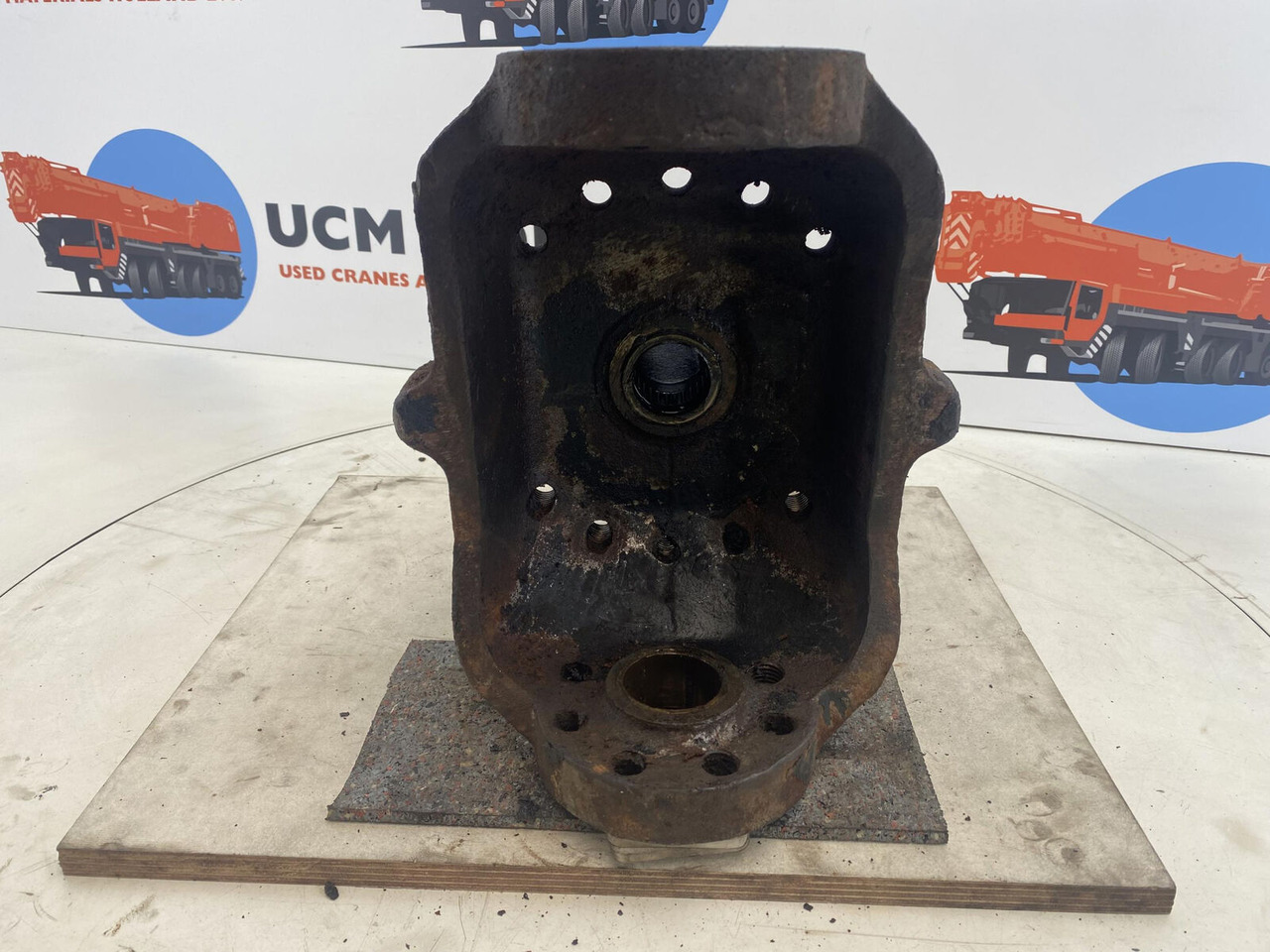 Liebherr LTM 1025 Steering knuckle 16 holes axle 1 - Manga de eixo para Grua móvel: foto 5 Liebherr LTM 1025 Steering knuckle 16 holes axle 1 - Manga de eixo para Grua móvel: foto 5