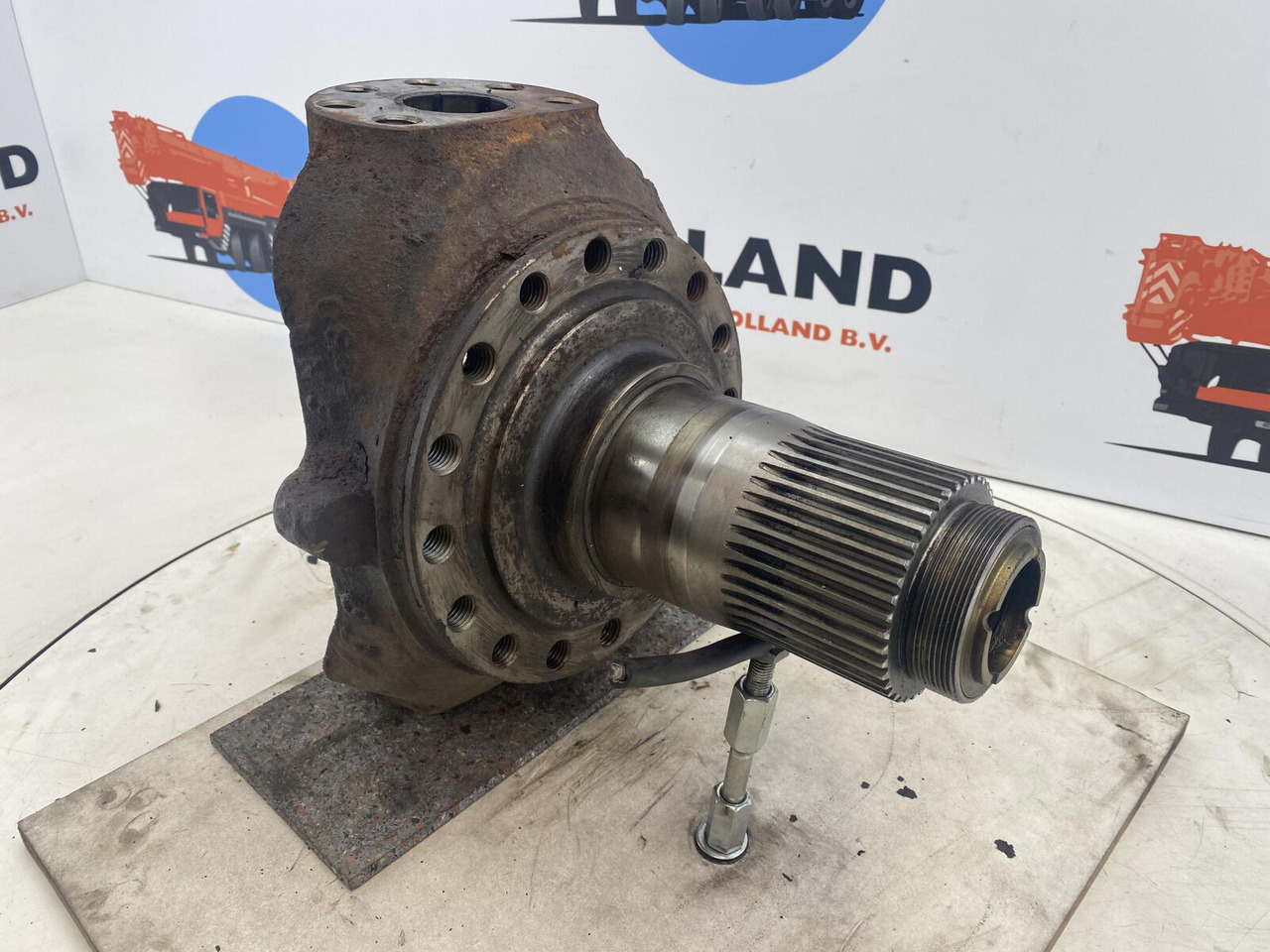 Liebherr LTM 1025 Steering knuckle 16 holes axle 1 - Manga de eixo para Grua móvel: foto 3 Liebherr LTM 1025 Steering knuckle 16 holes axle 1 - Manga de eixo para Grua móvel: foto 3