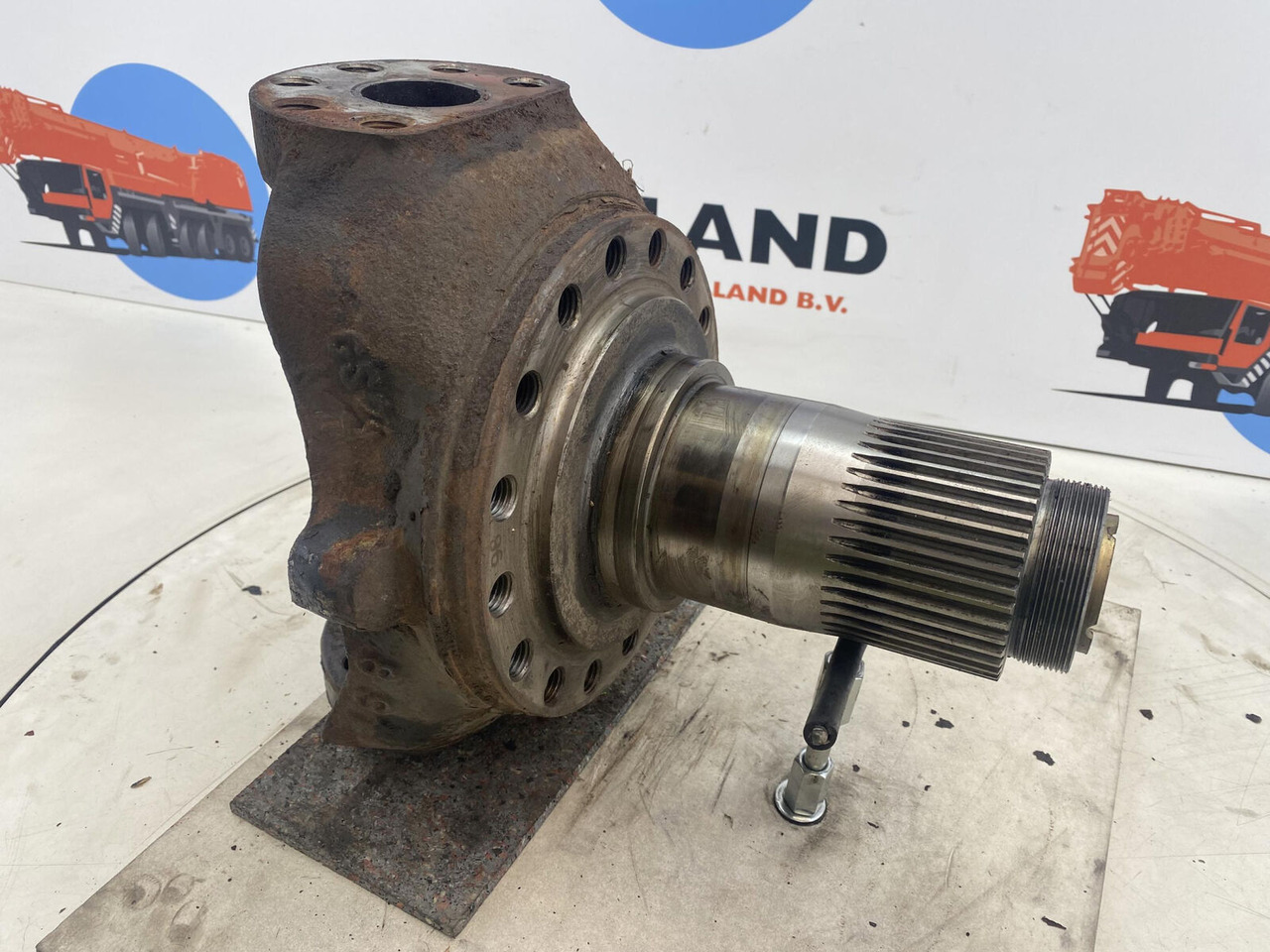 Liebherr LTM 1025 Steering knuckle 16 holes axle 1 - Manga de eixo para Grua móvel: foto 3 Liebherr LTM 1025 Steering knuckle 16 holes axle 1 - Manga de eixo para Grua móvel: foto 3