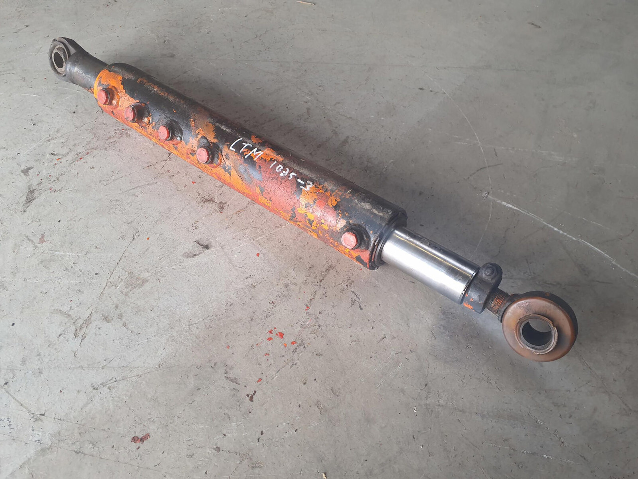 Liebherr LTM 1035 LTM 1025 steering locking cylinder - Cilindro hidráulico para Grua móvel: foto 3 Liebherr LTM 1035 LTM 1025 steering locking cylinder - Cilindro hidráulico para Grua móvel: foto 3