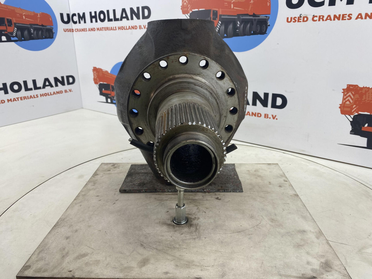Liebherr LTM 1035 Steering knuckle 16 holes axle 1 - Manga de eixo para Grua móvel: foto 2 Liebherr LTM 1035 Steering knuckle 16 holes axle 1 - Manga de eixo para Grua móvel: foto 2