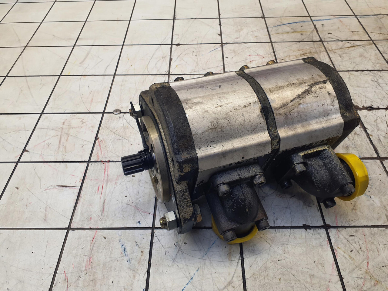 Liebherr LTM 1045-3.1 dual gear pump - Bomba hidráulica para Grua móvel: foto 4 Liebherr LTM 1045-3.1 dual gear pump - Bomba hidráulica para Grua móvel: foto 4