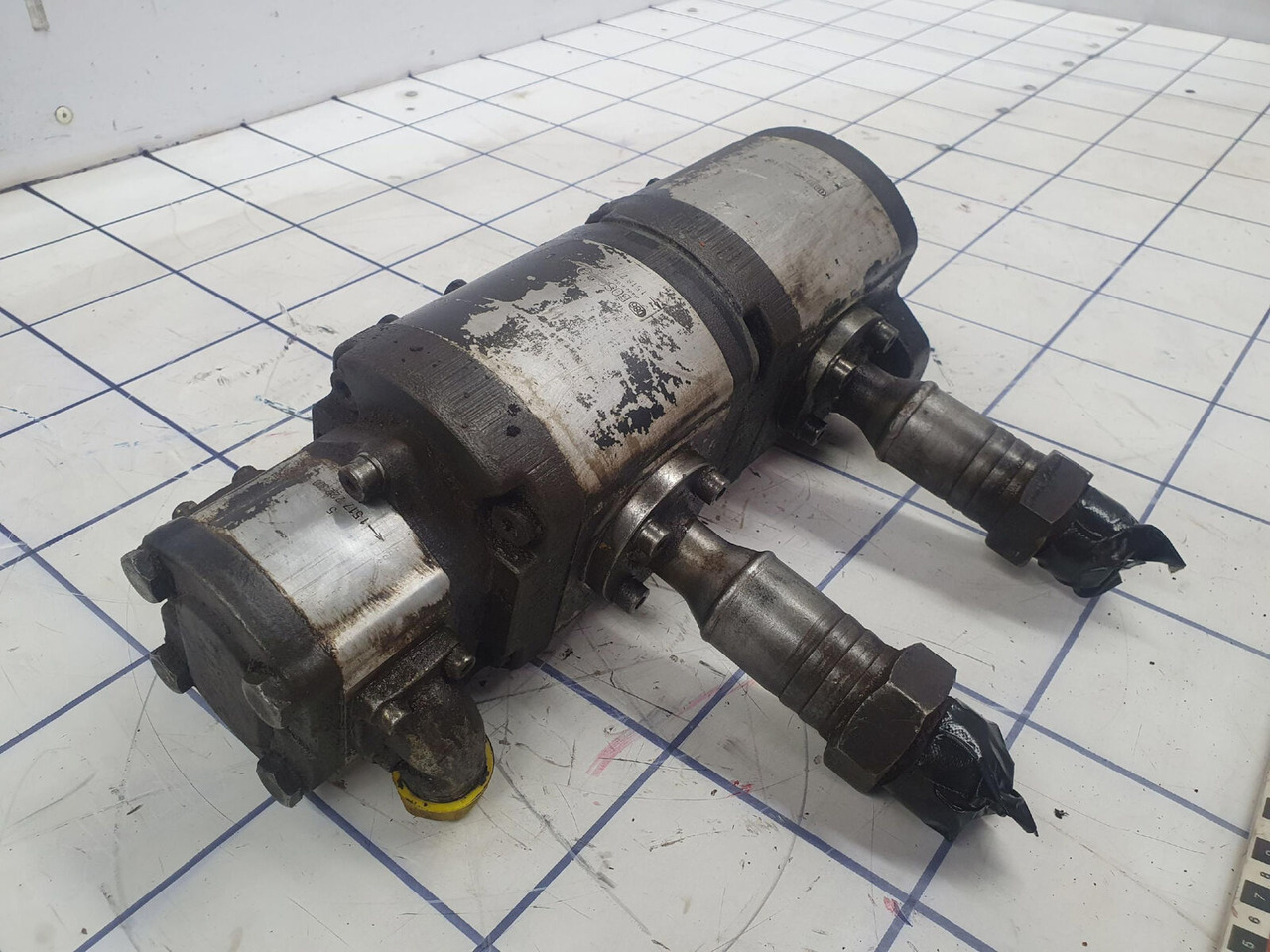 Liebherr LTM 1050-1 TRIPLE GEAR PUMP - Bomba hidráulica para Grua móvel: foto 3 Liebherr LTM 1050-1 TRIPLE GEAR PUMP - Bomba hidráulica para Grua móvel: foto 3