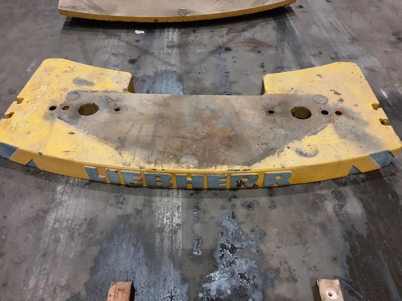 Liebherr LTM 1050-1 counterweight 2,1 ton - Contrapeso para Grua móvel: foto 2 Liebherr LTM 1050-1 counterweight 2,1 ton - Contrapeso para Grua móvel: foto 2