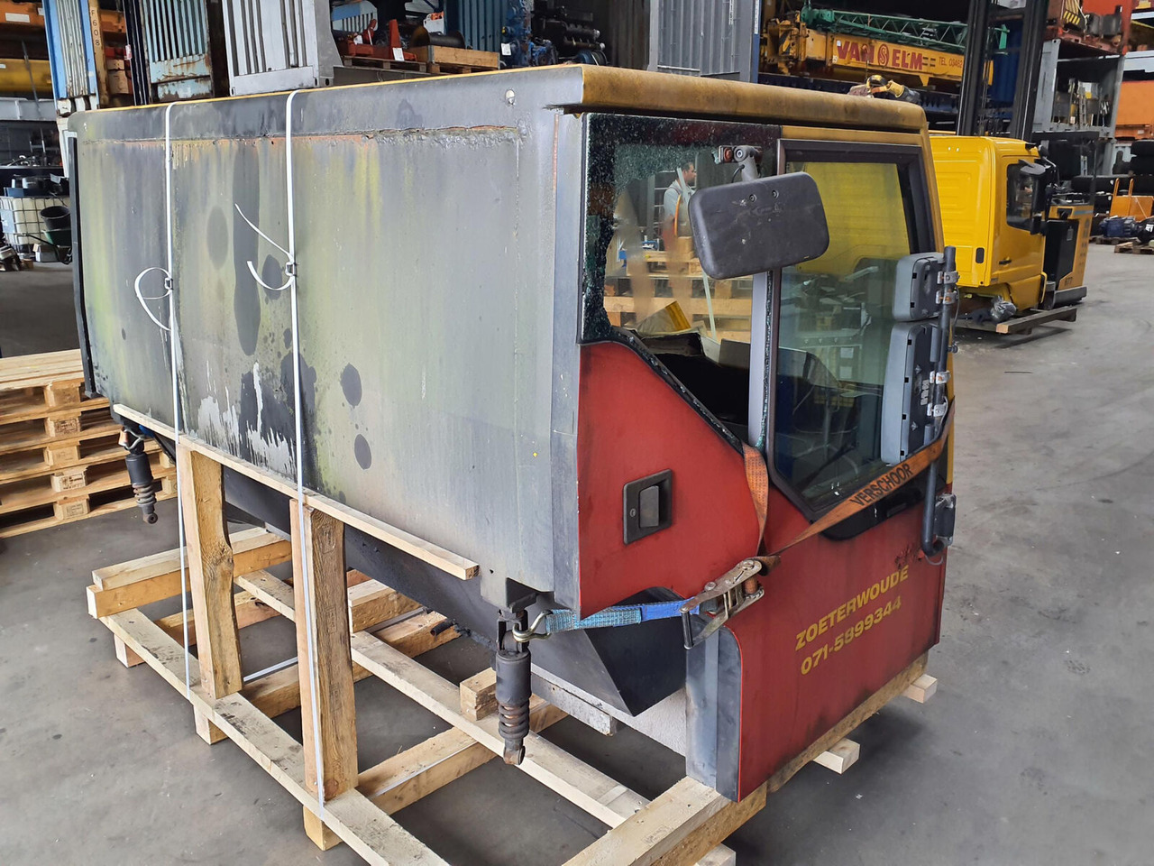 Liebherr LTM 1060-2 drivers cabin - Cabine para Guindaste: foto 3 Liebherr LTM 1060-2 drivers cabin - Cabine para Guindaste: foto 3