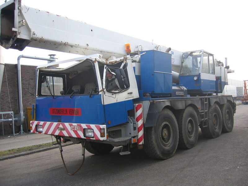 Liebherr LTM 1060`for parts - Grua móvel: foto 1 Liebherr LTM 1060`for parts - Grua móvel: foto 1