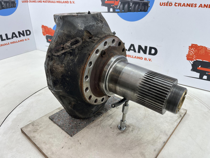 Liebherr LTM 1070-4.2 Steering knuckle 16 holes axle 3 - Manga de eixo para Guindaste: foto 3 Liebherr LTM 1070-4.2 Steering knuckle 16 holes axle 3 - Manga de eixo para Guindaste: foto 3