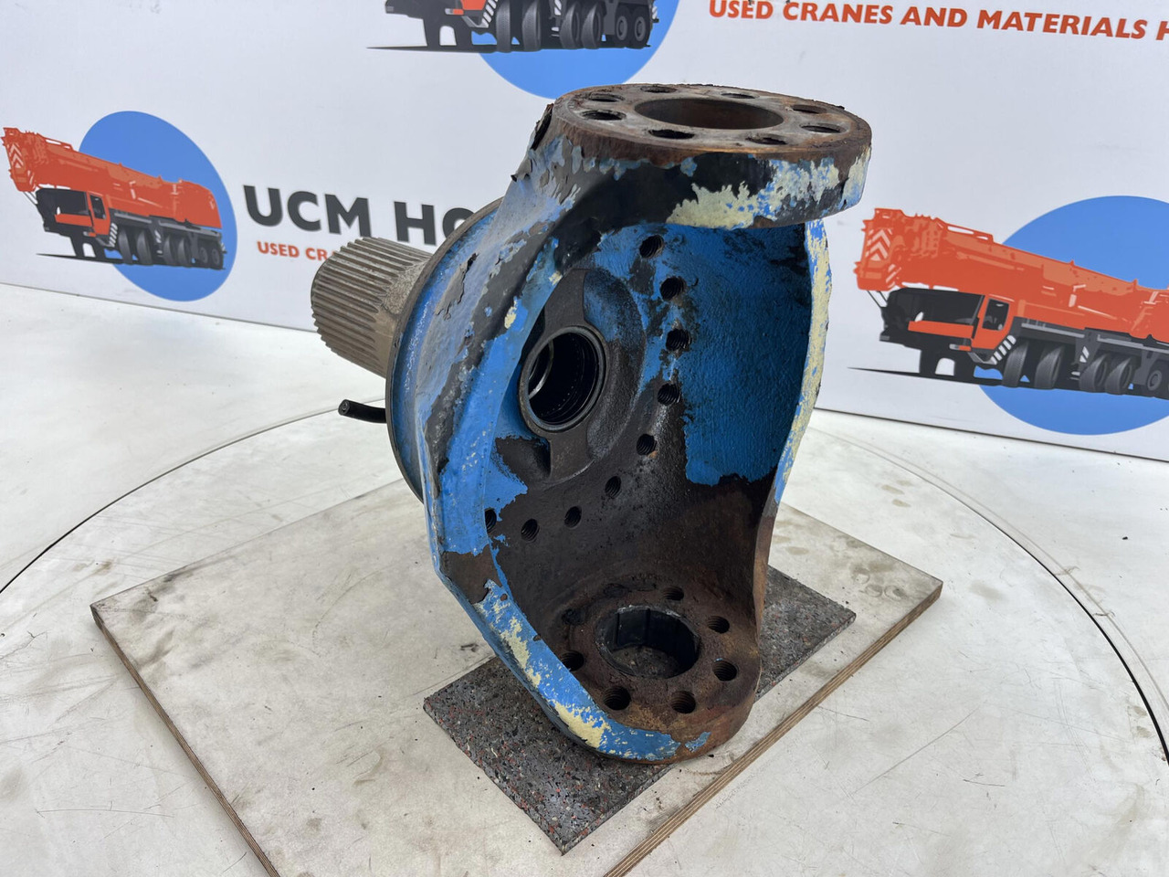 Liebherr LTM 1070 Steering knuckle 16 holes axle 4 - Manga de eixo para Grua móvel: foto 4 Liebherr LTM 1070 Steering knuckle 16 holes axle 4 - Manga de eixo para Grua móvel: foto 4