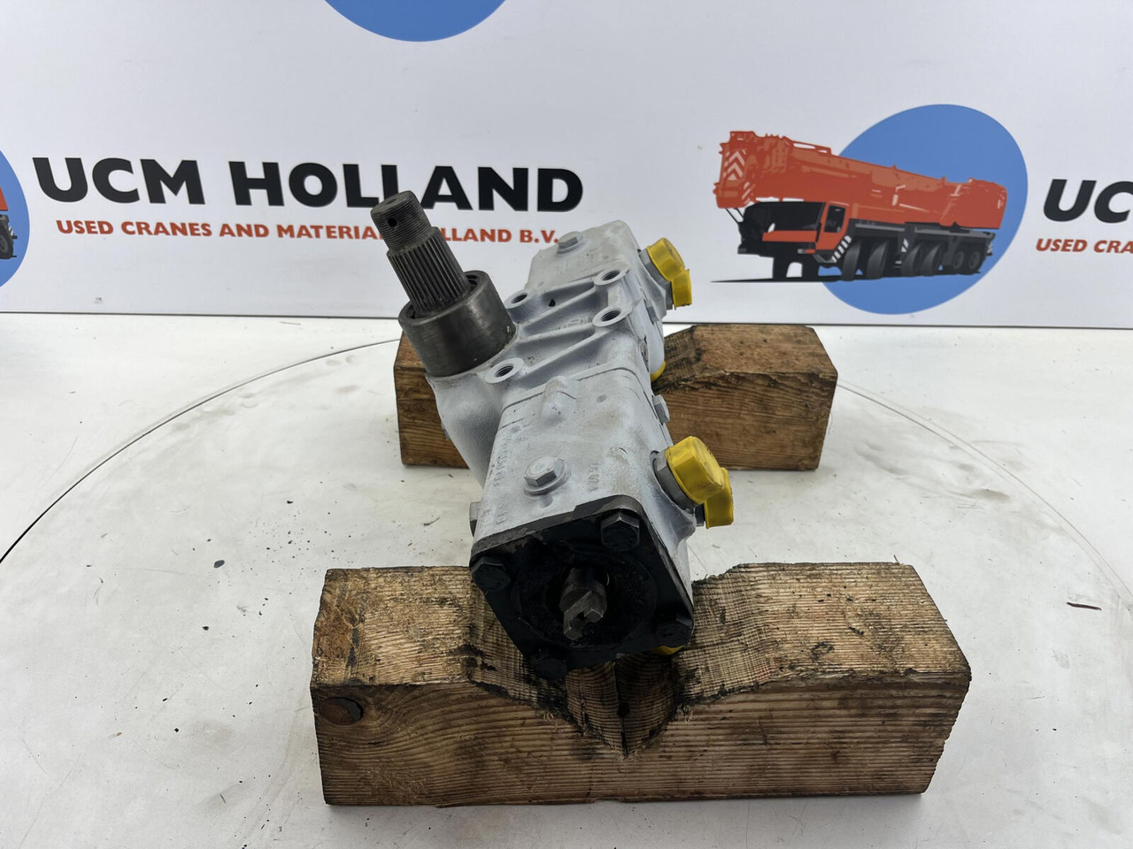 Liebherr LTM 1070 steering box - Caixa de direção para Grua móvel: foto 2 Liebherr LTM 1070 steering box - Caixa de direção para Grua móvel: foto 2