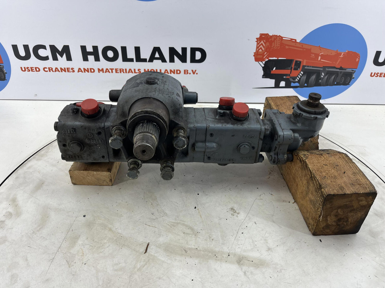 Liebherr LTM 1070 steering box - Caixa de direção para Grua móvel: foto 3 Liebherr LTM 1070 steering box - Caixa de direção para Grua móvel: foto 3