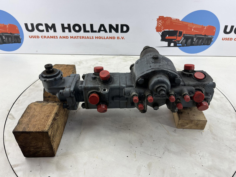 Liebherr LTM 1070 steering box - Coluna de direcção para Guindaste: foto 1 Liebherr LTM 1070 steering box - Coluna de direcção para Guindaste: foto 1