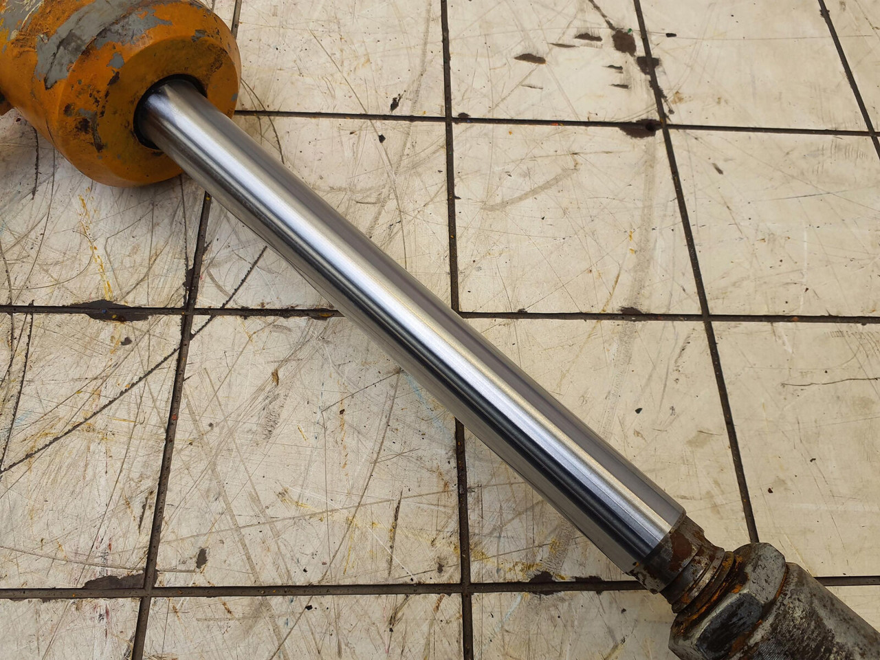 Liebherr LTM 1080-1 cabin tilt cylinder - Cilindro hidráulico para Grua móvel: foto 3 Liebherr LTM 1080-1 cabin tilt cylinder - Cilindro hidráulico para Grua móvel: foto 3