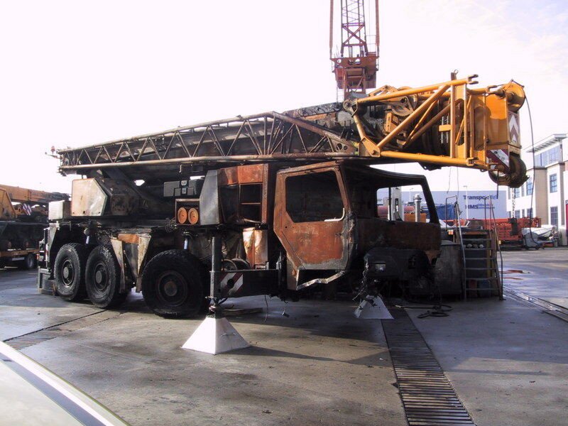 Liebherr LTM 1080/1 for parts - Grua móvel: foto 1 Liebherr LTM 1080/1 for parts - Grua móvel: foto 1