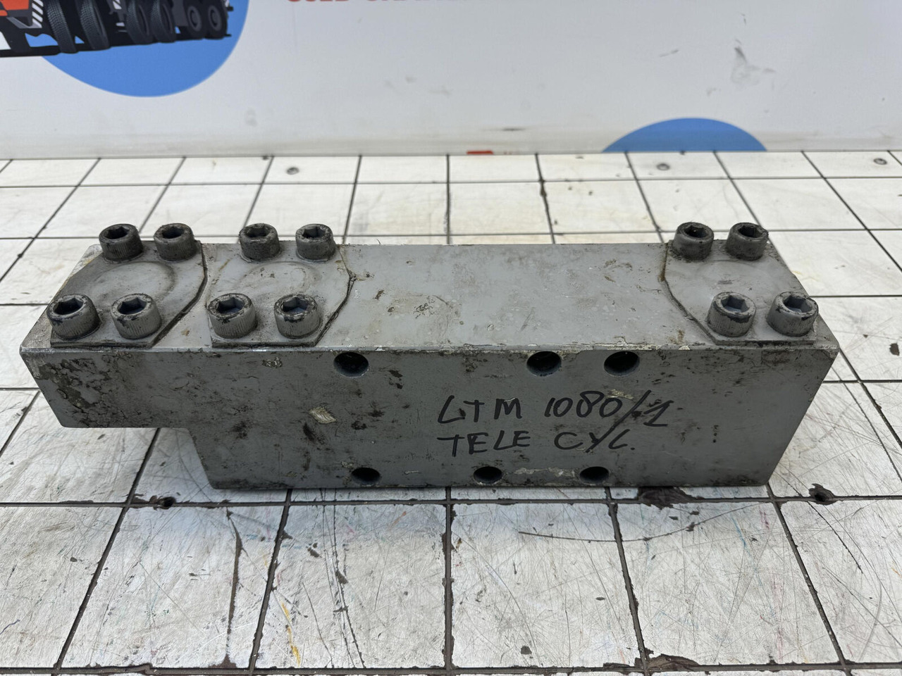 Liebherr LTM 1080/1 telescopic cylinder connection block - Hidráulica para Grua móvel: foto 1 Liebherr LTM 1080/1 telescopic cylinder connection block - Hidráulica para Grua móvel: foto 1