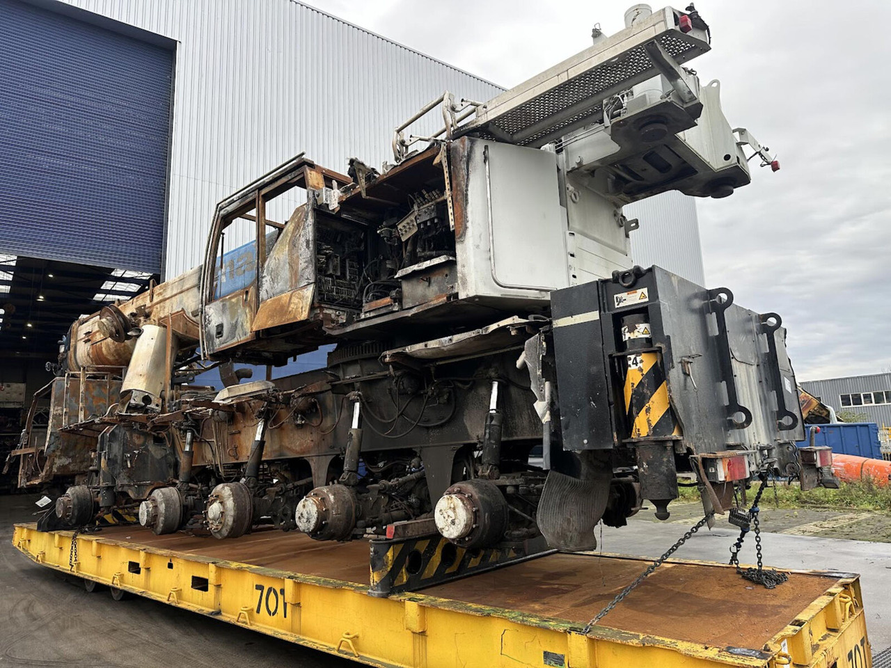 Liebherr LTM 1100-5.2 for parts - Grua móvel: foto 3 Liebherr LTM 1100-5.2 for parts - Grua móvel: foto 3