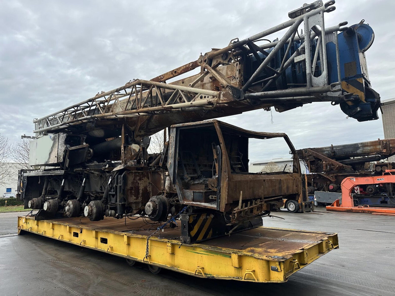 Liebherr LTM 1100-5.2 for parts - Grua móvel: foto 2 Liebherr LTM 1100-5.2 for parts - Grua móvel: foto 2