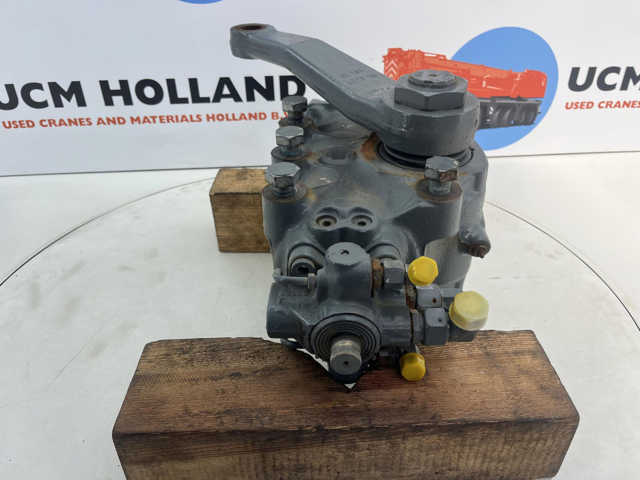 Liebherr LTM 1130-5.1 steering box - Caixa de direção para Grua móvel: foto 2 Liebherr LTM 1130-5.1 steering box - Caixa de direção para Grua móvel: foto 2