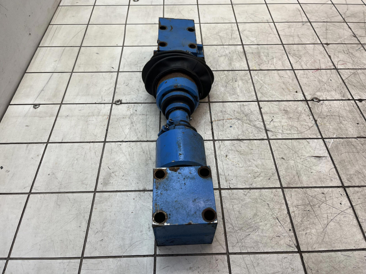 Liebherr LTM 1400-7.1 cylinder connection - Cilindro hidráulico para Grua móvel: foto 2 Liebherr LTM 1400-7.1 cylinder connection - Cilindro hidráulico para Grua móvel: foto 2