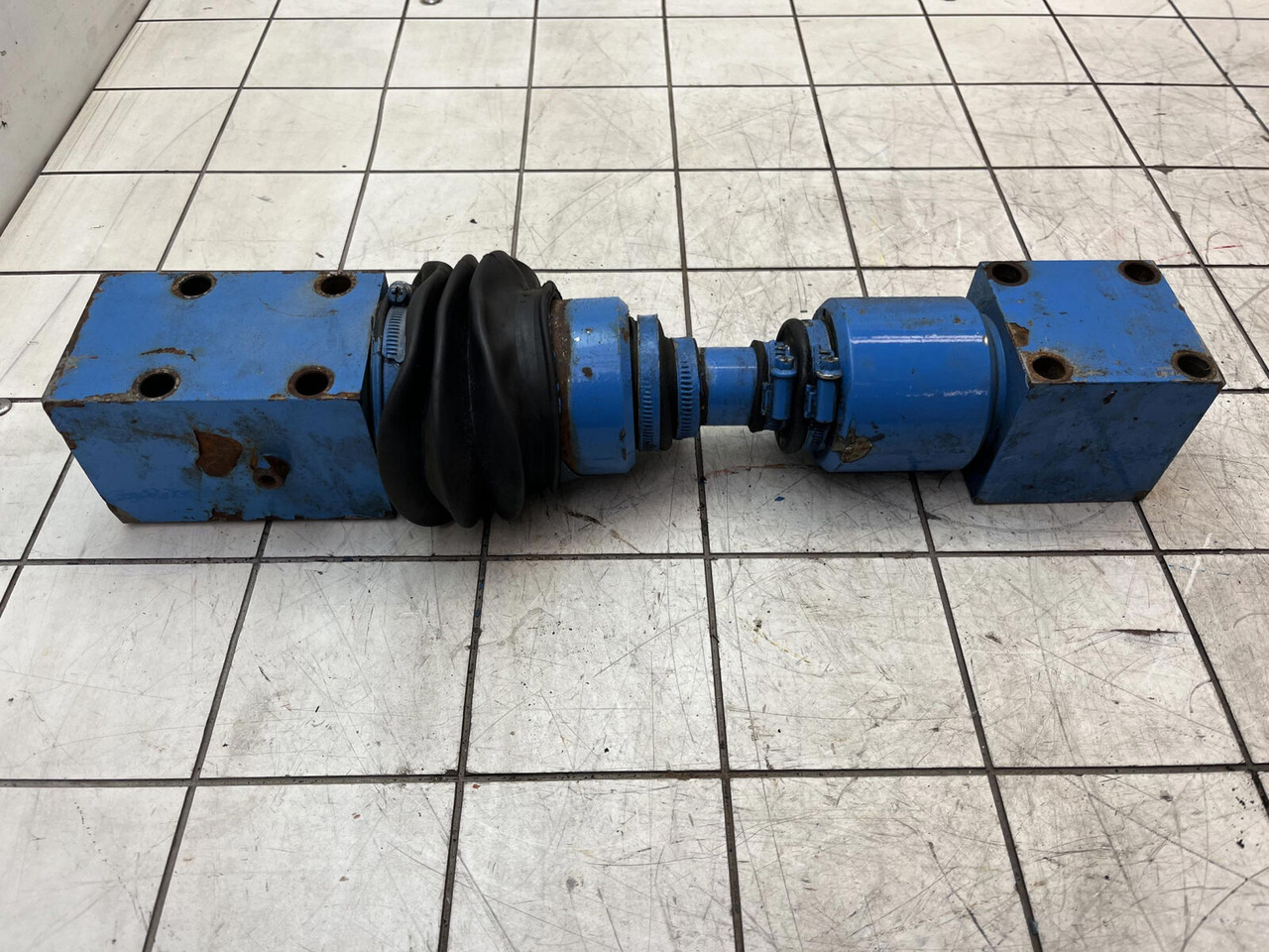 Liebherr LTM 1400-7.1 cylinder connection - Cilindro hidráulico para Grua móvel: foto 1 Liebherr LTM 1400-7.1 cylinder connection - Cilindro hidráulico para Grua móvel: foto 1