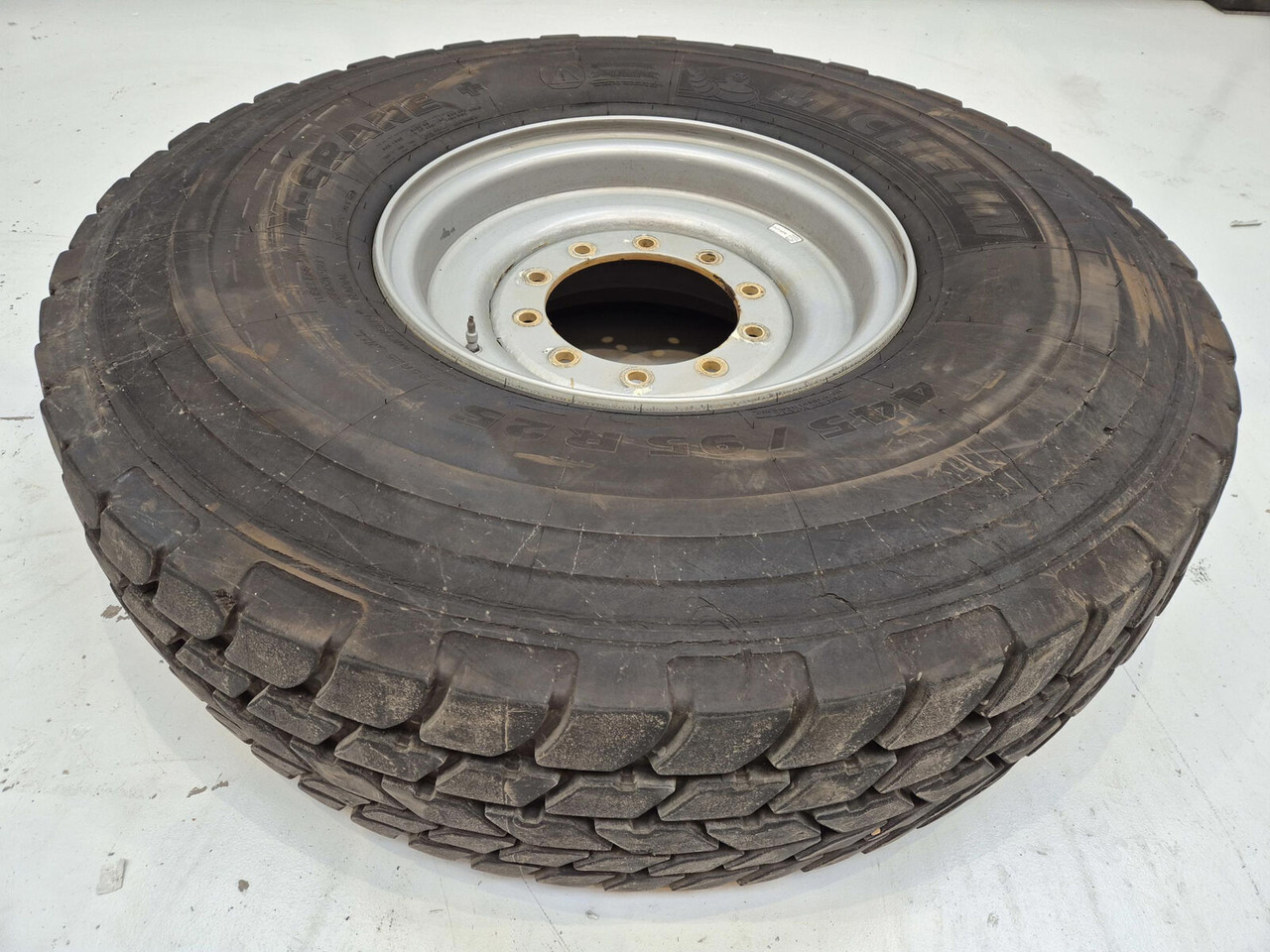 Liebherr Wheel 445/95R25 10 12 1p - Roda completa para Guindaste: foto 1 Liebherr Wheel 445/95R25 10 12 1p - Roda completa para Guindaste: foto 1