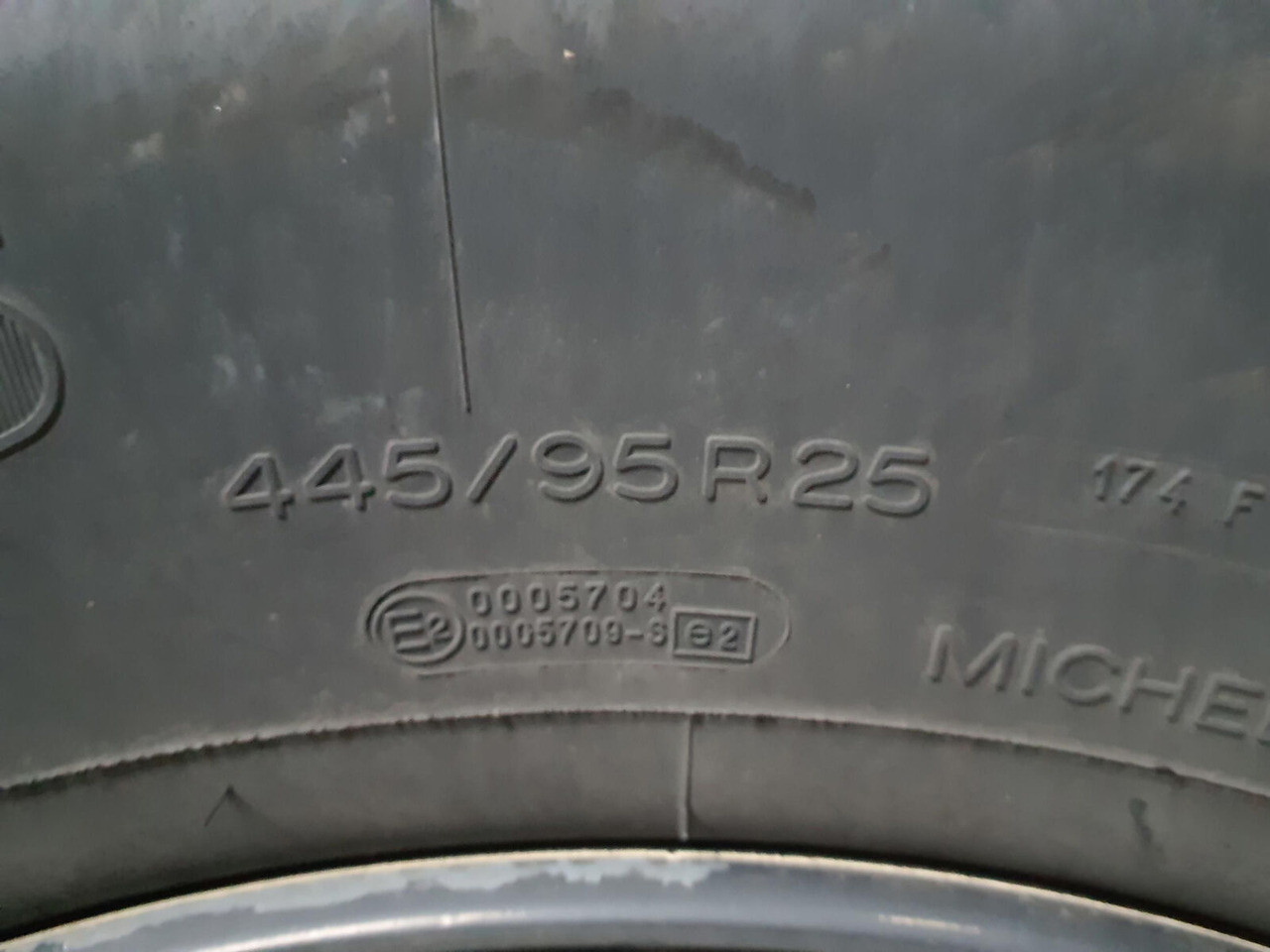 Liebherr Wheel 445/95R25 10 12 1p - Roda completa para Guindaste: foto 5 Liebherr Wheel 445/95R25 10 12 1p - Roda completa para Guindaste: foto 5