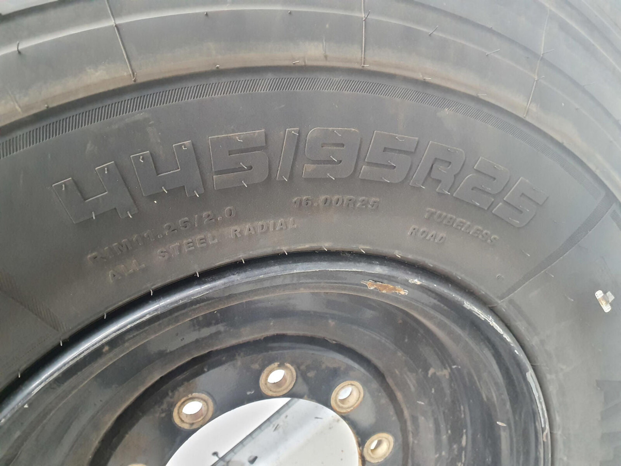 Liebherr Wheel 445/95R25 10 12 1p - Roda completa para Guindaste: foto 2 Liebherr Wheel 445/95R25 10 12 1p - Roda completa para Guindaste: foto 2