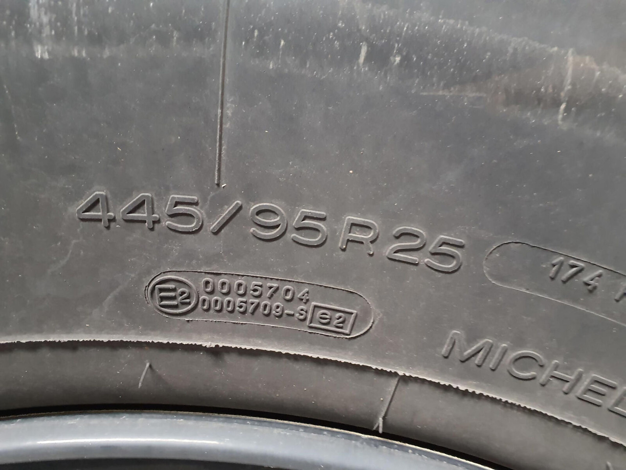 Liebherr Wheel 445/95R25 10 12 1p - Roda completa para Guindaste: foto 4 Liebherr Wheel 445/95R25 10 12 1p - Roda completa para Guindaste: foto 4