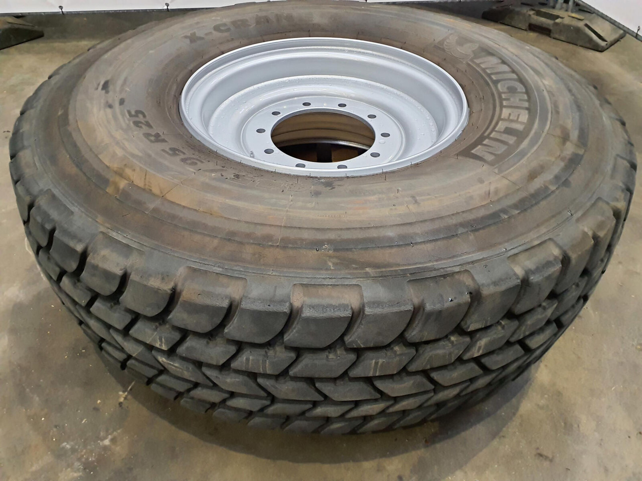 Michelin Wheel 445/95R25 10 12.3 1p - Roda completa para Guindaste: foto 2 Michelin Wheel 445/95R25 10 12.3 1p - Roda completa para Guindaste: foto 2