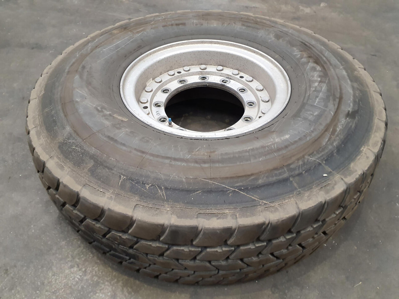 Michelin Wheel 445/95R25 12 13.4 2p alu - Roda completa para Guindaste: foto 2 Michelin Wheel 445/95R25 12 13.4 2p alu - Roda completa para Guindaste: foto 2