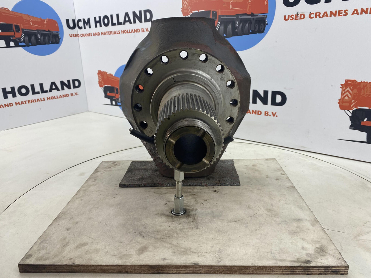 PPM 250 ATT Steering knuckle 16 holes axle 1 - Manga de eixo para Grua móvel: foto 2 PPM 250 ATT Steering knuckle 16 holes axle 1 - Manga de eixo para Grua móvel: foto 2