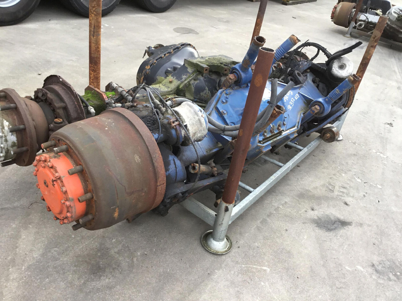 Spierings SK 377 axle 3 - Eixo e peças para Grua móvel: foto 1 Spierings SK 377 axle 3 - Eixo e peças para Grua móvel: foto 1