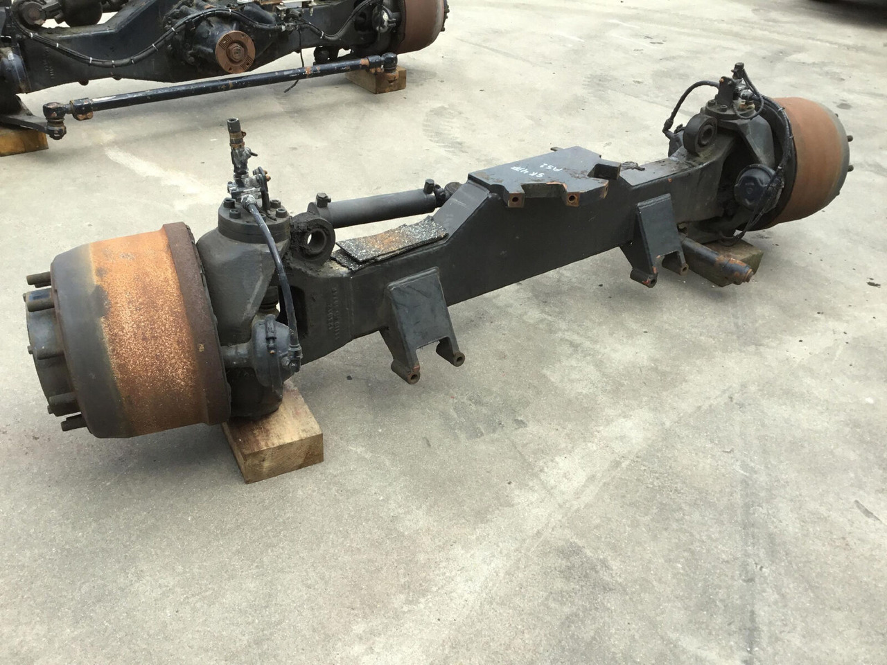 Spierings SK 477 axle 1 - Eixo e peças para Grua móvel: foto 1 Spierings SK 477 axle 1 - Eixo e peças para Grua móvel: foto 1