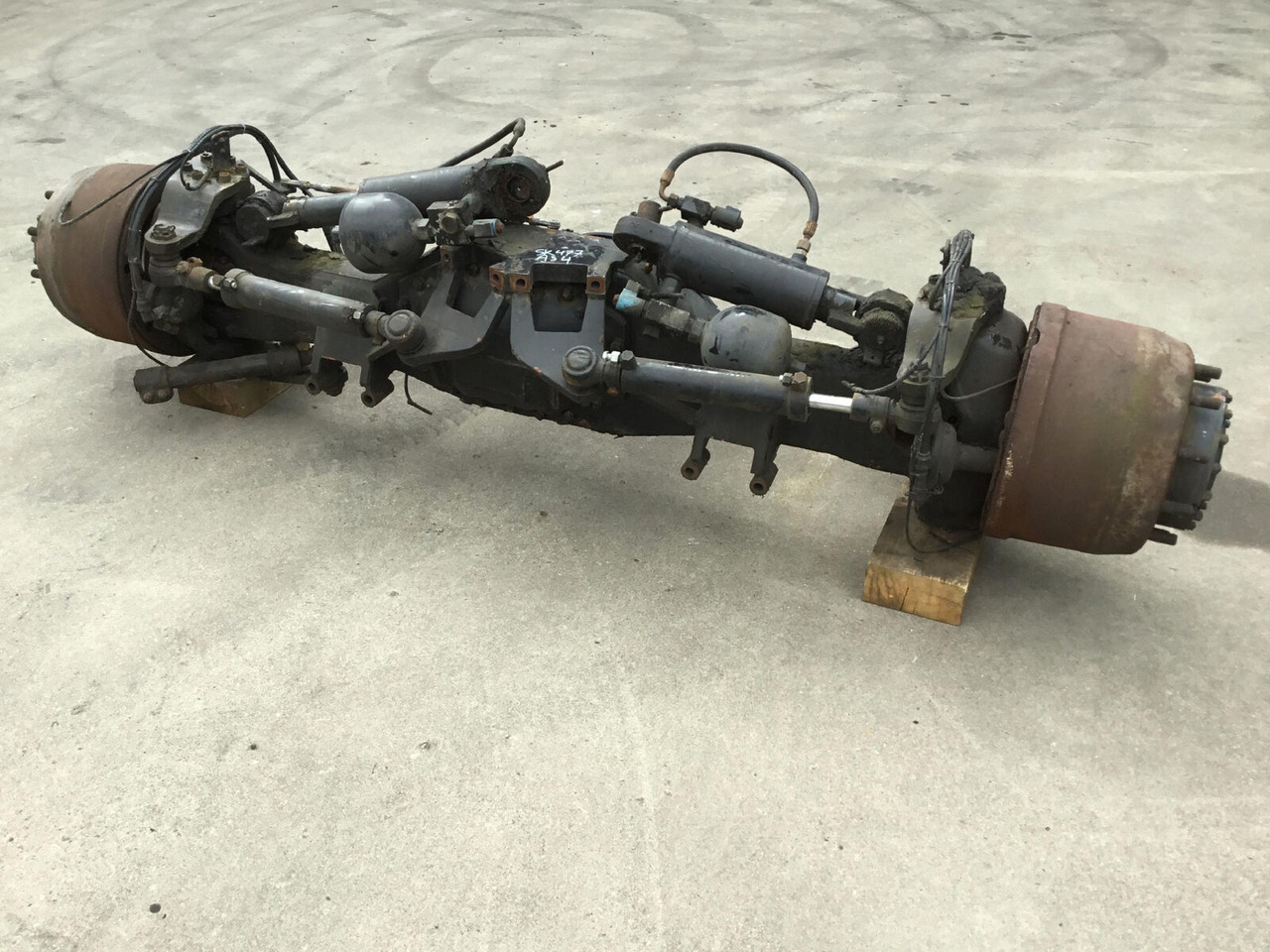 Spierings SK 477 axle 4 - Eixo e peças para Grua móvel: foto 1 Spierings SK 477 axle 4 - Eixo e peças para Grua móvel: foto 1