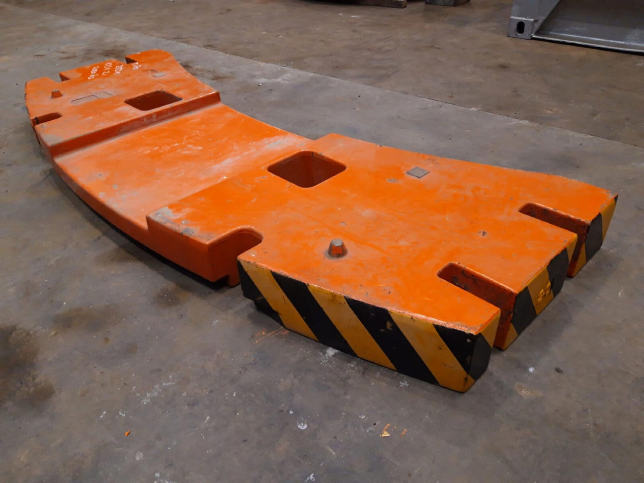 Terex AC 155 counterweight 2,0 ton - Contrapeso para Grua móvel: foto 1 Terex AC 155 counterweight 2,0 ton - Contrapeso para Grua móvel: foto 1