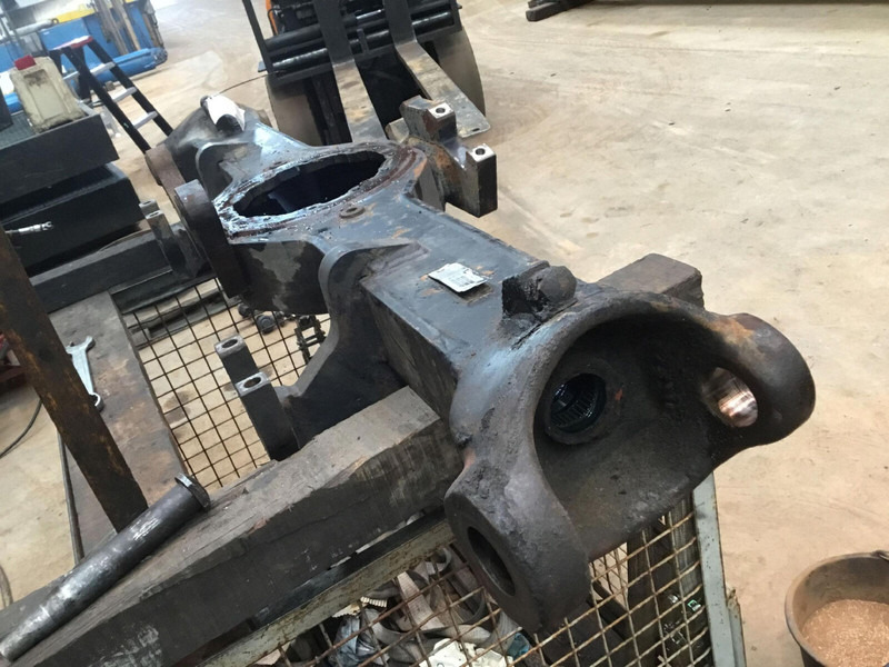 Terex AC 205 axle housing axle 4 - Eixo e peças para Guindaste: foto 2 Terex AC 205 axle housing axle 4 - Eixo e peças para Guindaste: foto 2