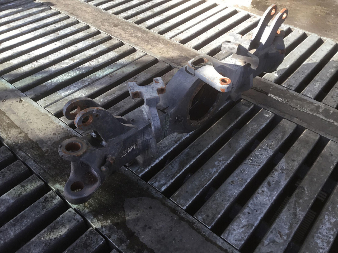 Terex AC 35 axle housing axle 1 - Eixo e peças para Grua móvel: foto 4 Terex AC 35 axle housing axle 1 - Eixo e peças para Grua móvel: foto 4