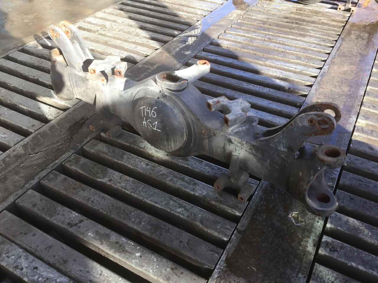 Terex AC 35 axle housing axle 1 - Eixo e peças para Grua móvel: foto 1 Terex AC 35 axle housing axle 1 - Eixo e peças para Grua móvel: foto 1